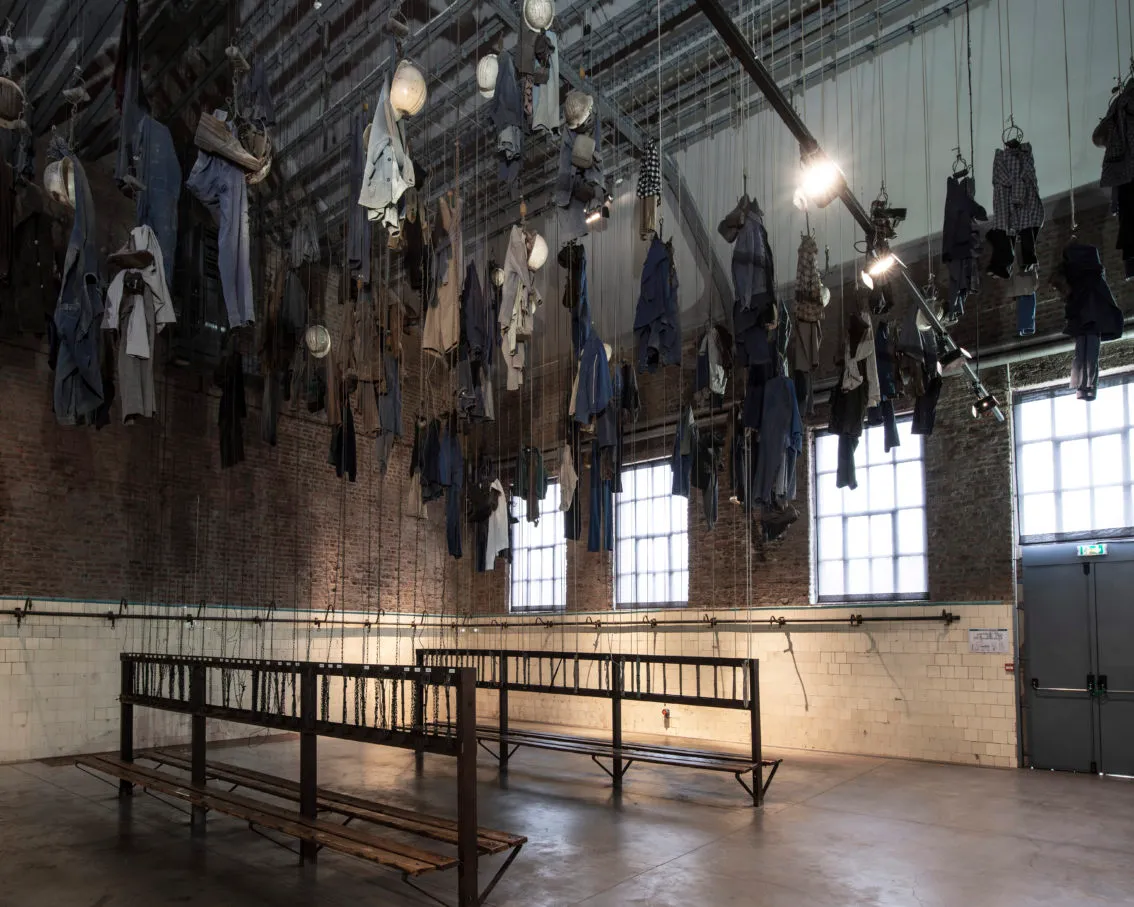 La salle des pendus a la min de Saint Etienne par Pascal Baury